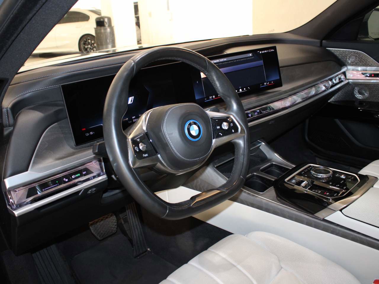 Certified 2023 BMW i7 xDrive60 AWD/4WD image 9