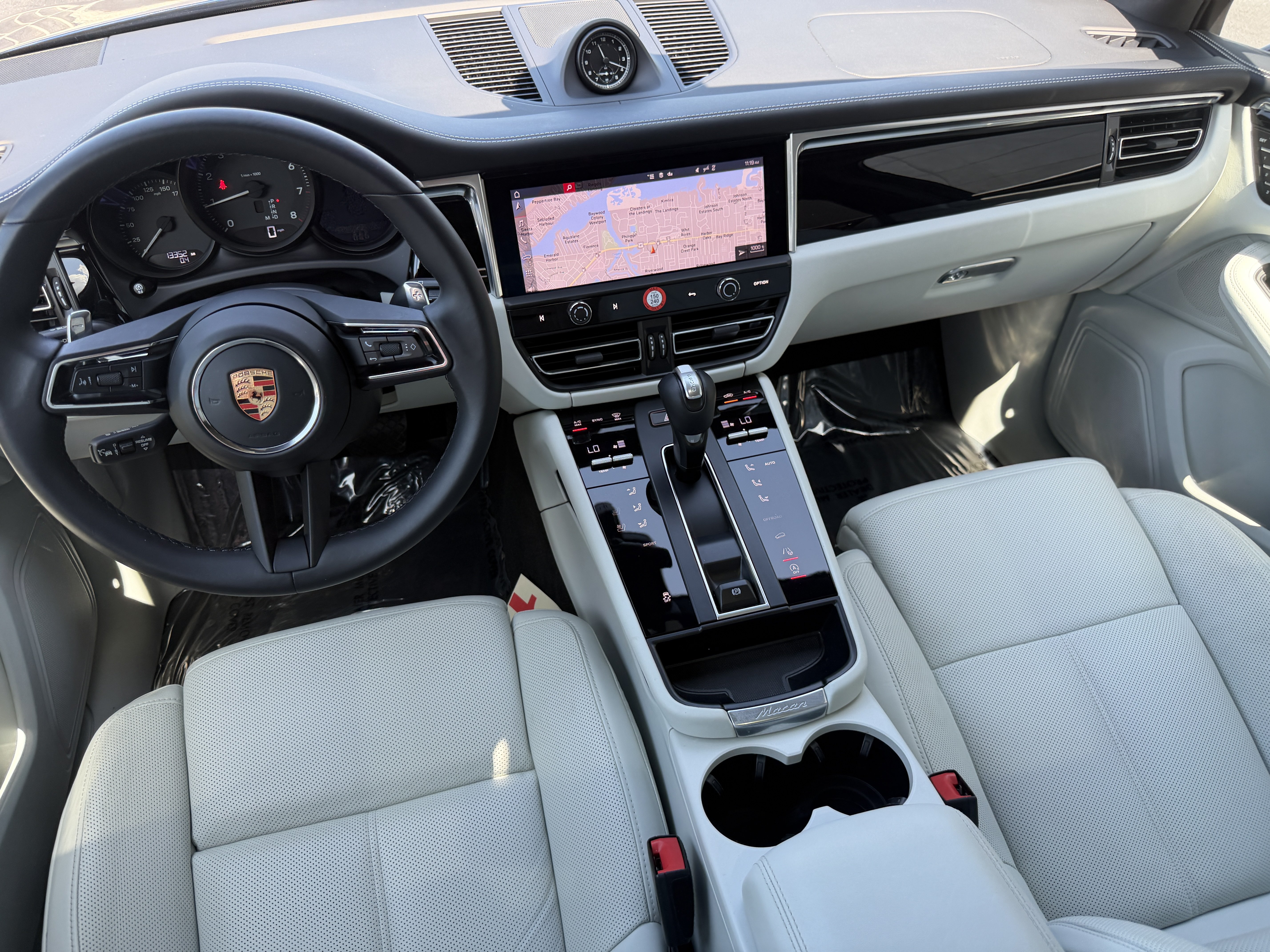 Certified 2023 Porsche Macan AWD/4WD image 23