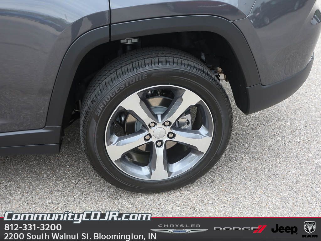 New 2025 Jeep Grand Cherokee Limited image 4