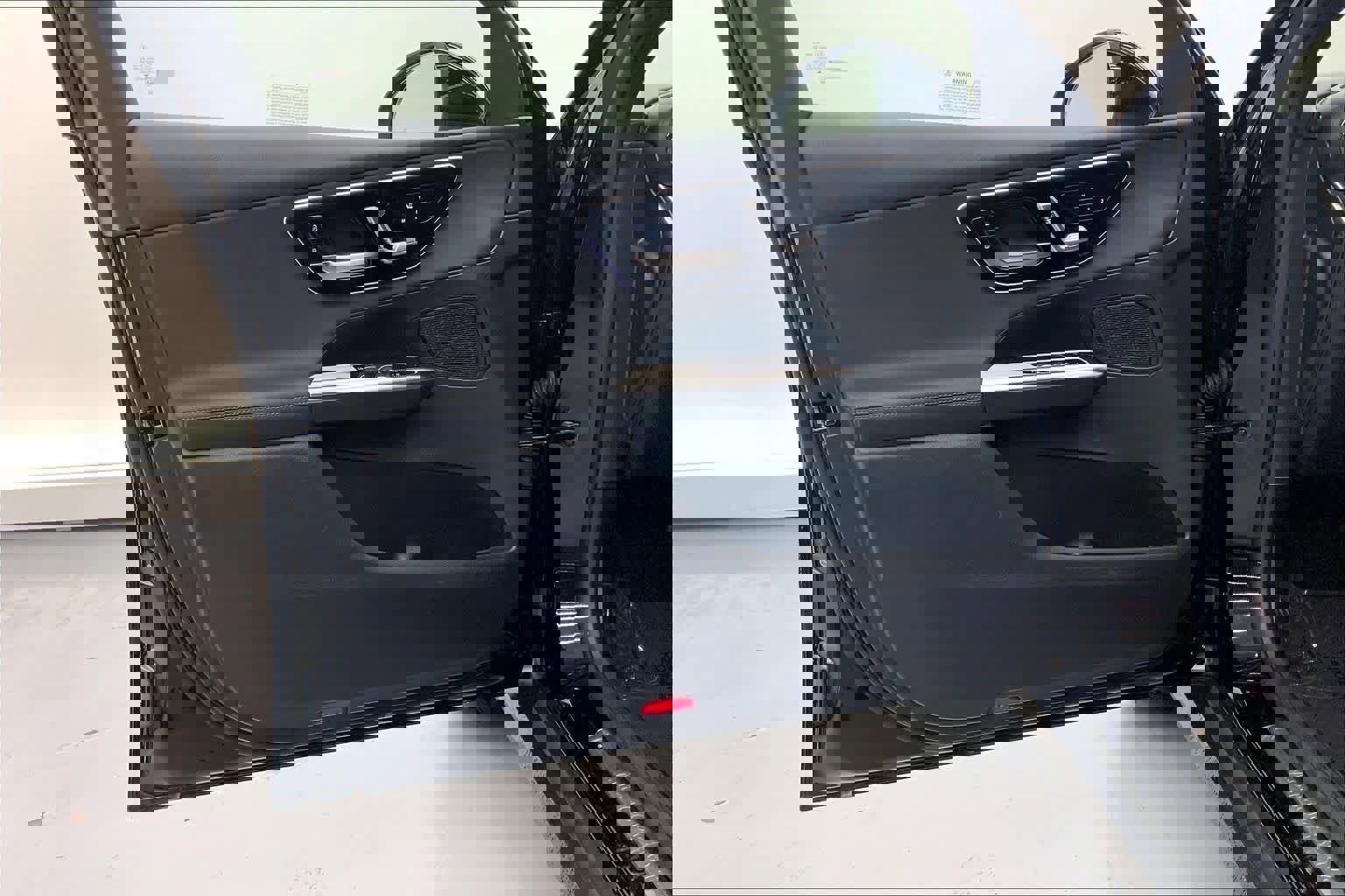 Used 2025 Mercedes-Benz GLC 300 image 19