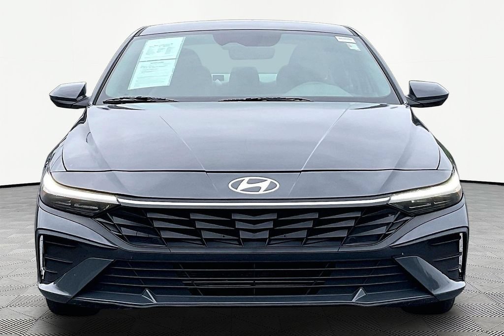 Used 2024 Hyundai Elantra SEL FWD image 2