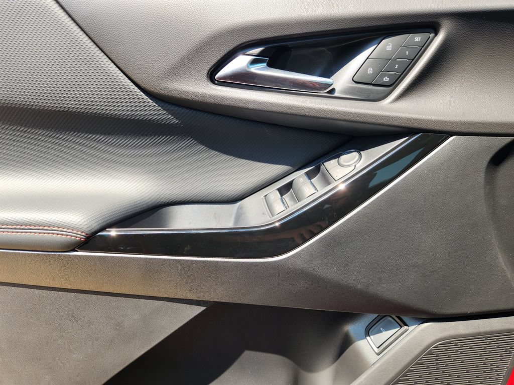New 2027 Chevrolet Equinox RS w/ Convenience Package III FWD image 16