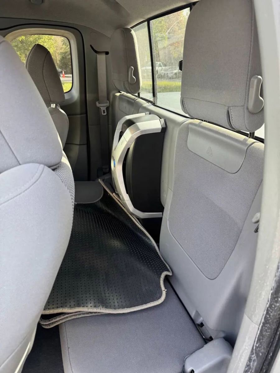 Used 2011 Toyota Tacoma 4x4 Access Cab V6 w/ TRD Sport Pkg image 19