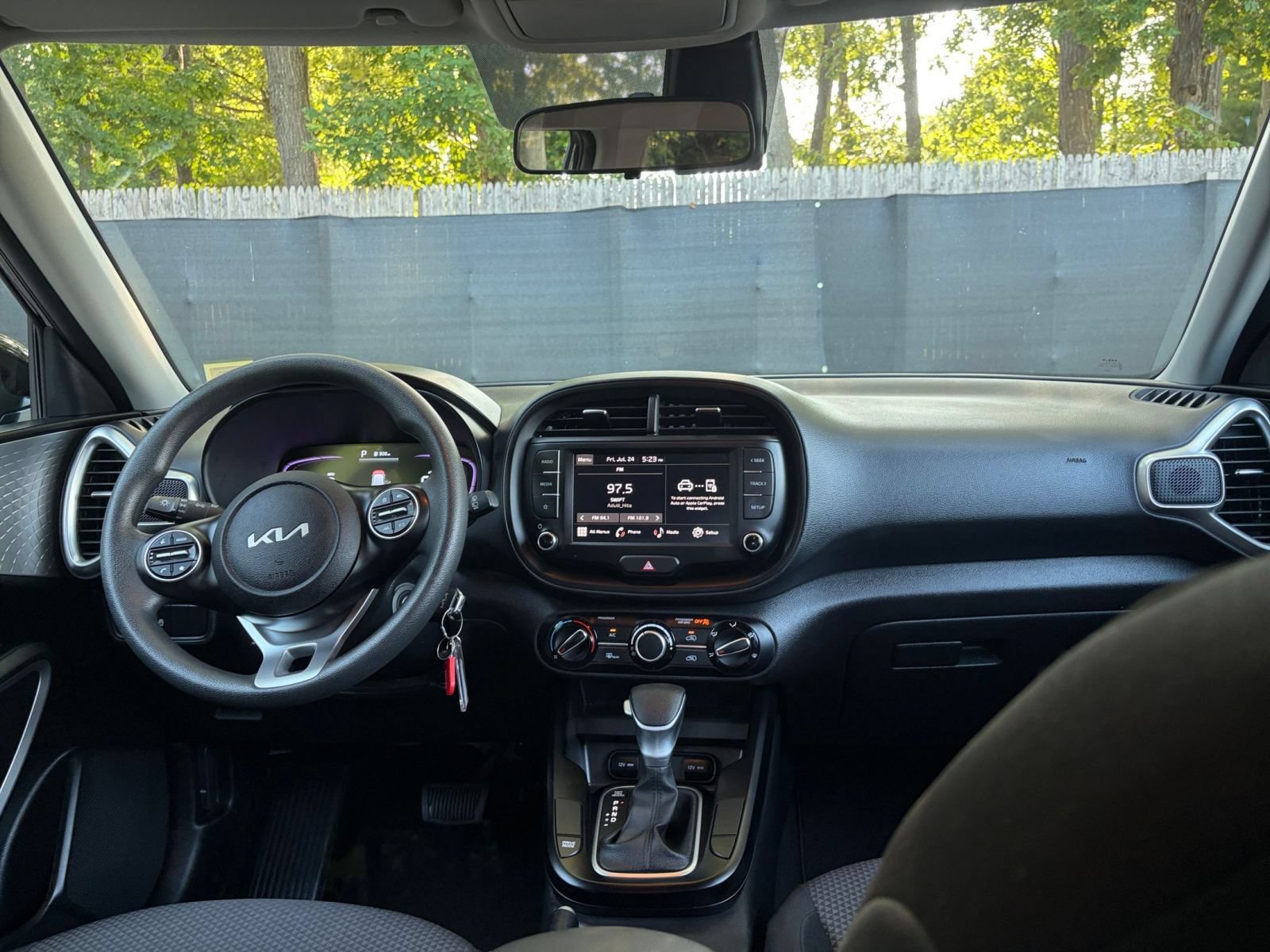 Used 2025 Kia Soul LX w/ LX Technology Package FWD image 31