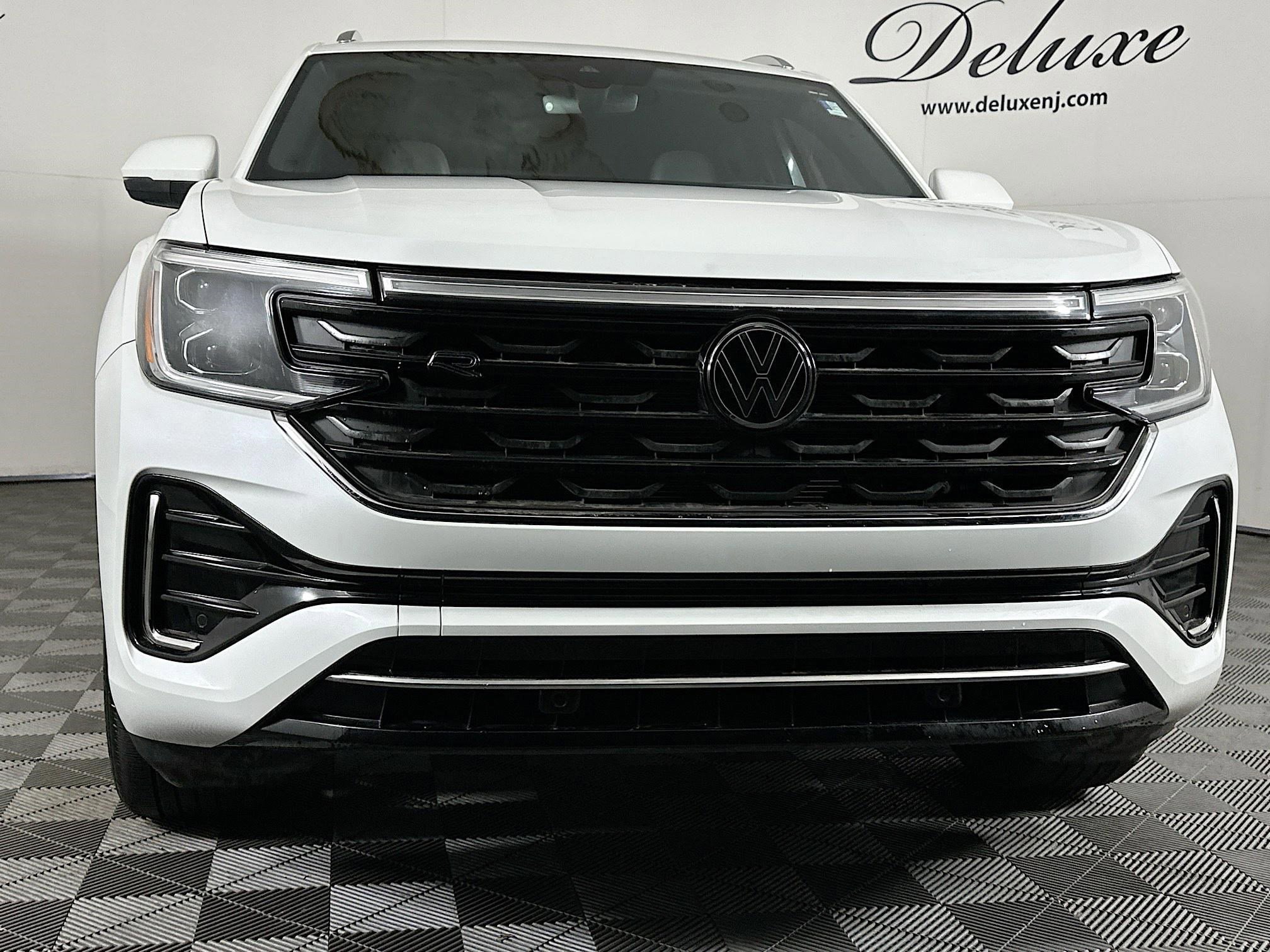 Used 2024 Volkswagen Atlas Cross Sport SEL R-Line AWD/4WD image 30