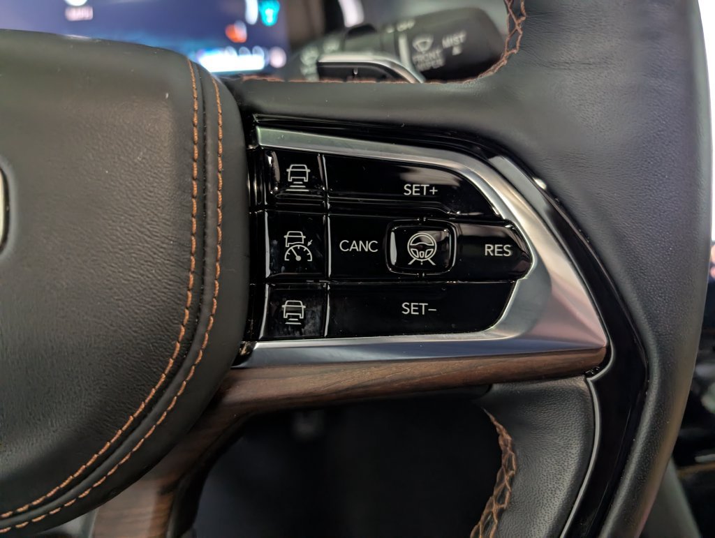 Used 2022 Jeep Grand Cherokee Summit AWD/4WD image 19