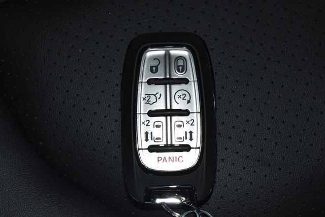 New 2026 Chrysler Pacifica Select w/ S Appearance Package FWD image 9