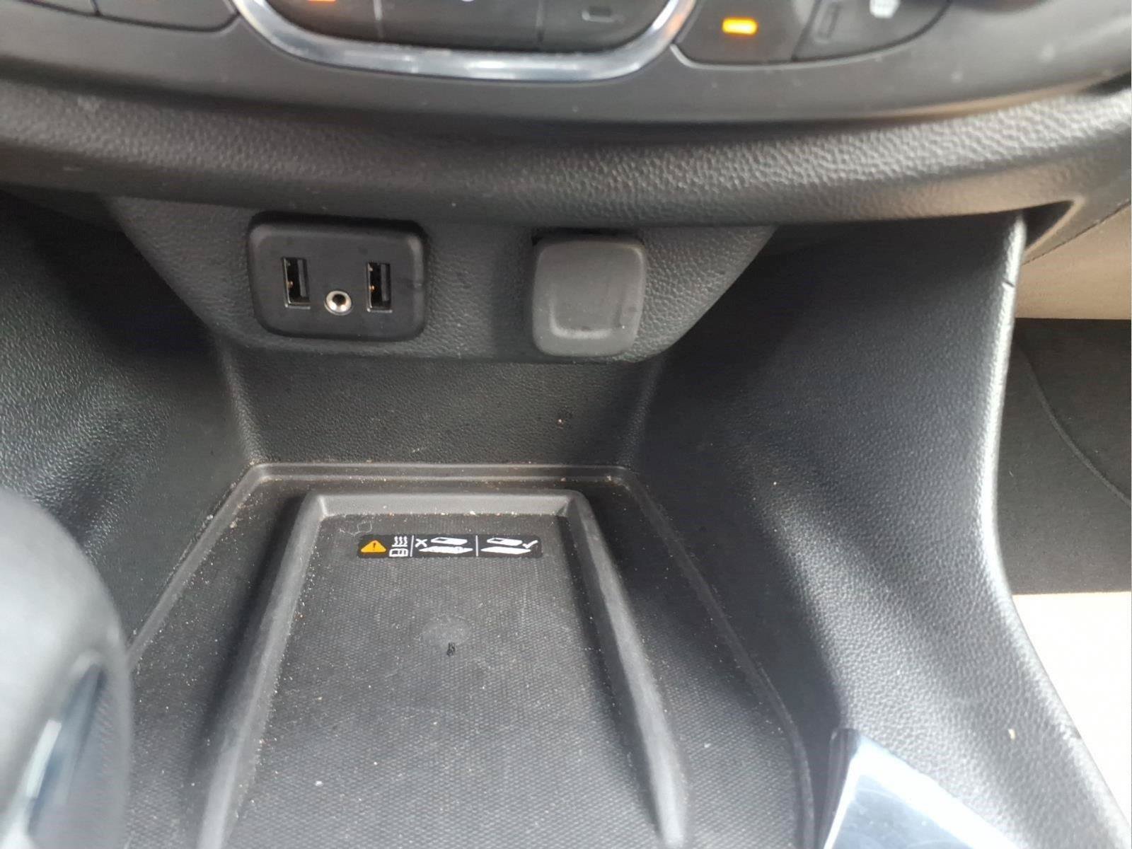 Used 2023 Chevrolet Traverse LT FWD image 26