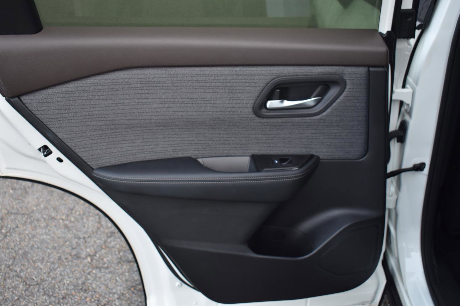 Used 2023 Nissan Rogue SV image 29