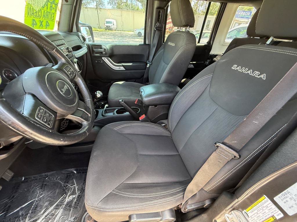 Used 2017 Jeep Wrangler Unlimited Sahara w/ Connectivity Group AWD/4WD image 14
