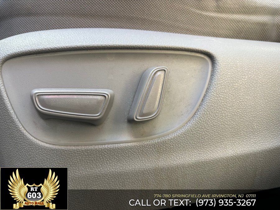 Used 2021 Toyota Highlander LE AWD/4WD image 20