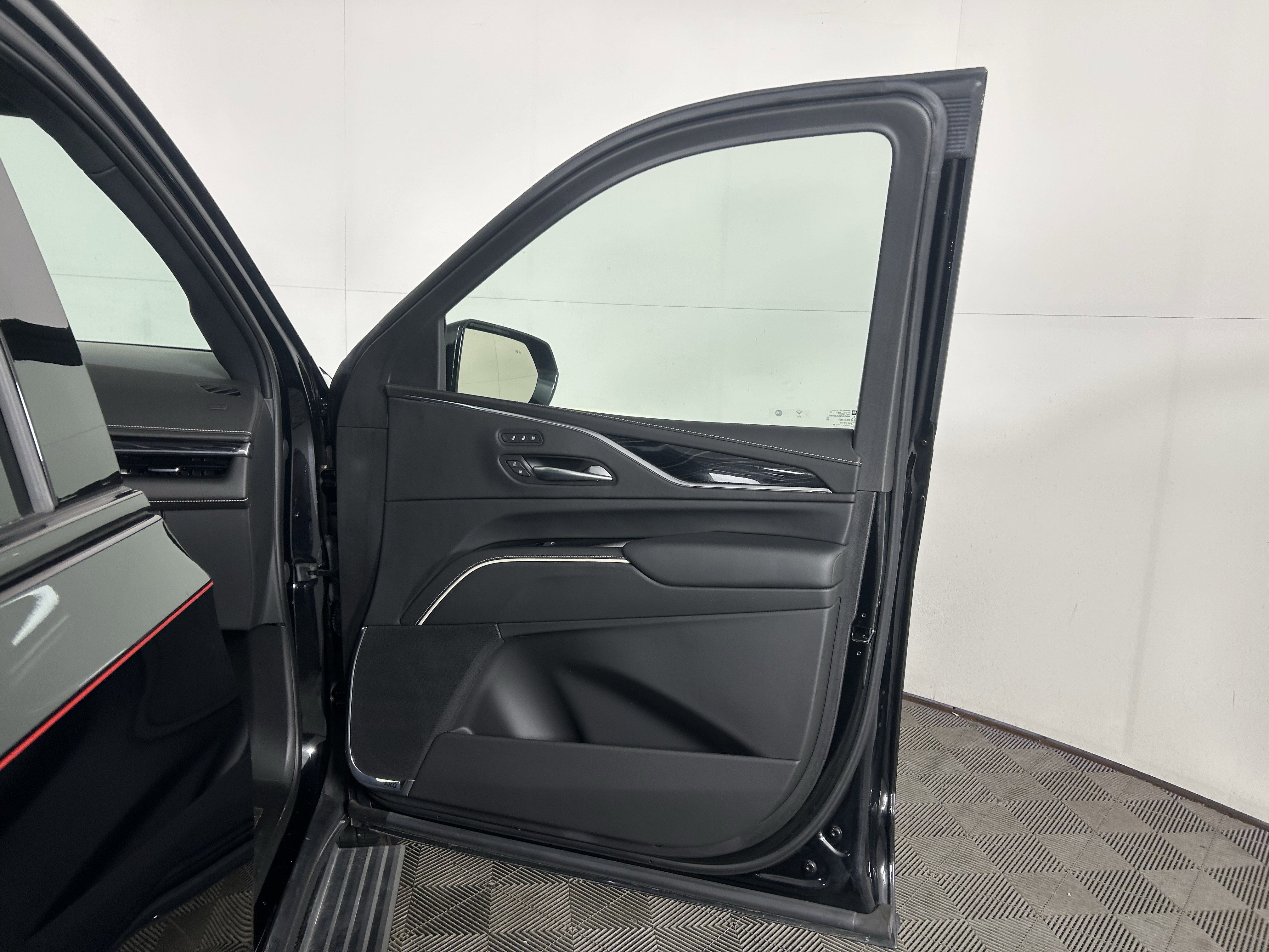 Used 2023 Cadillac Escalade ESV Sport w/ LPO, ONYX Package image 47