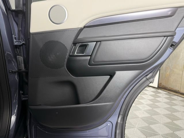 Used 2025 Land Rover Discovery Metropolitan Edition AWD/4WD image 28