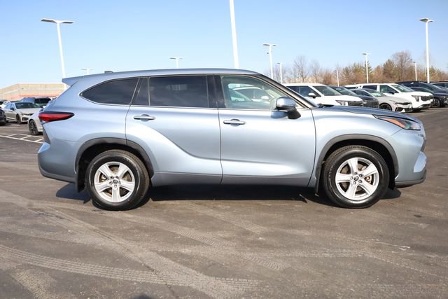 Used 2022 Toyota Highlander LE image 4