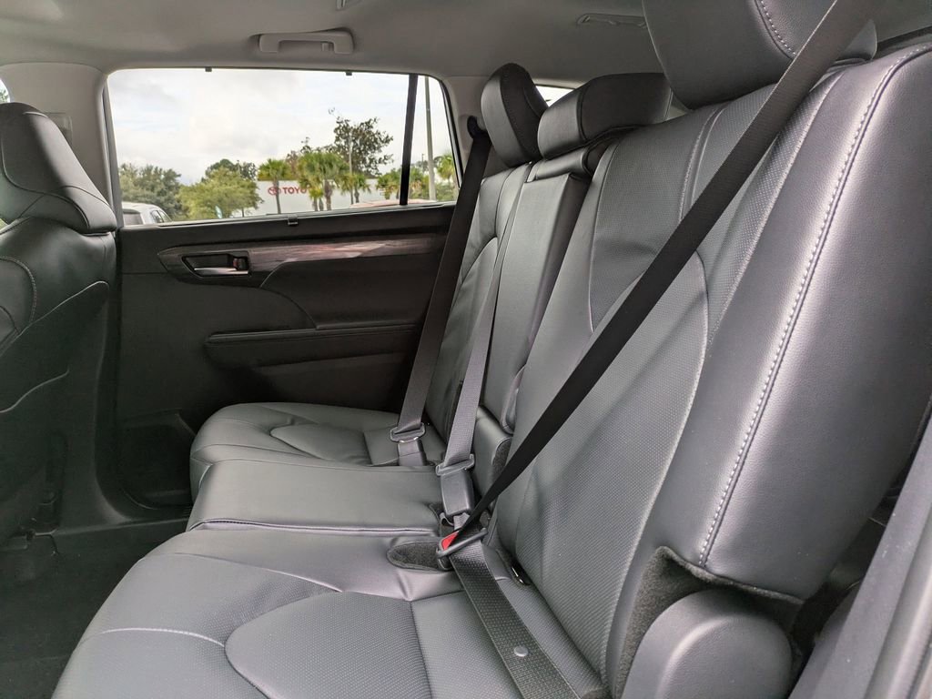 New 2026 Toyota Highlander Limited image 14