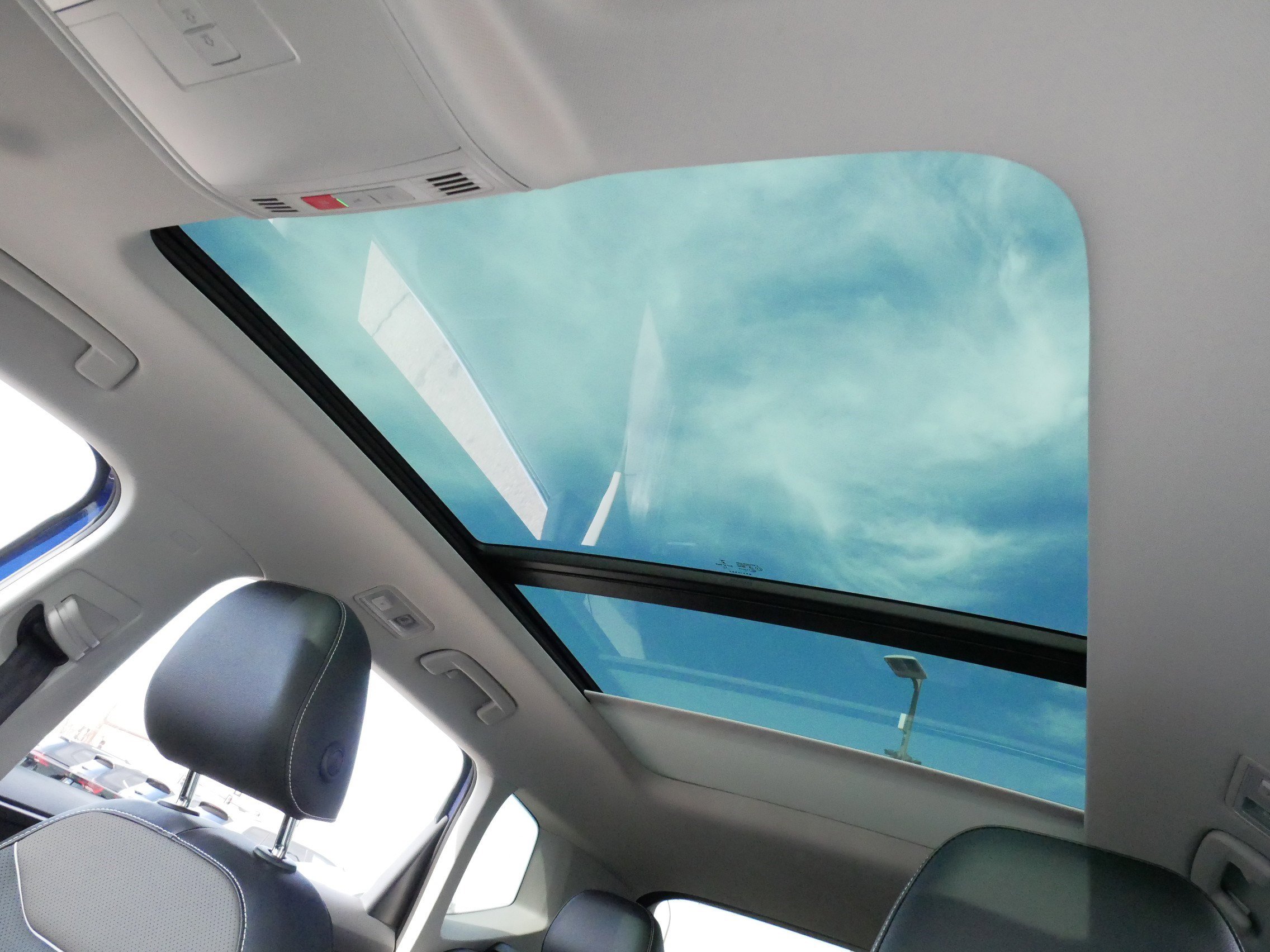 Used 2023 Volkswagen Taos SEL image 33