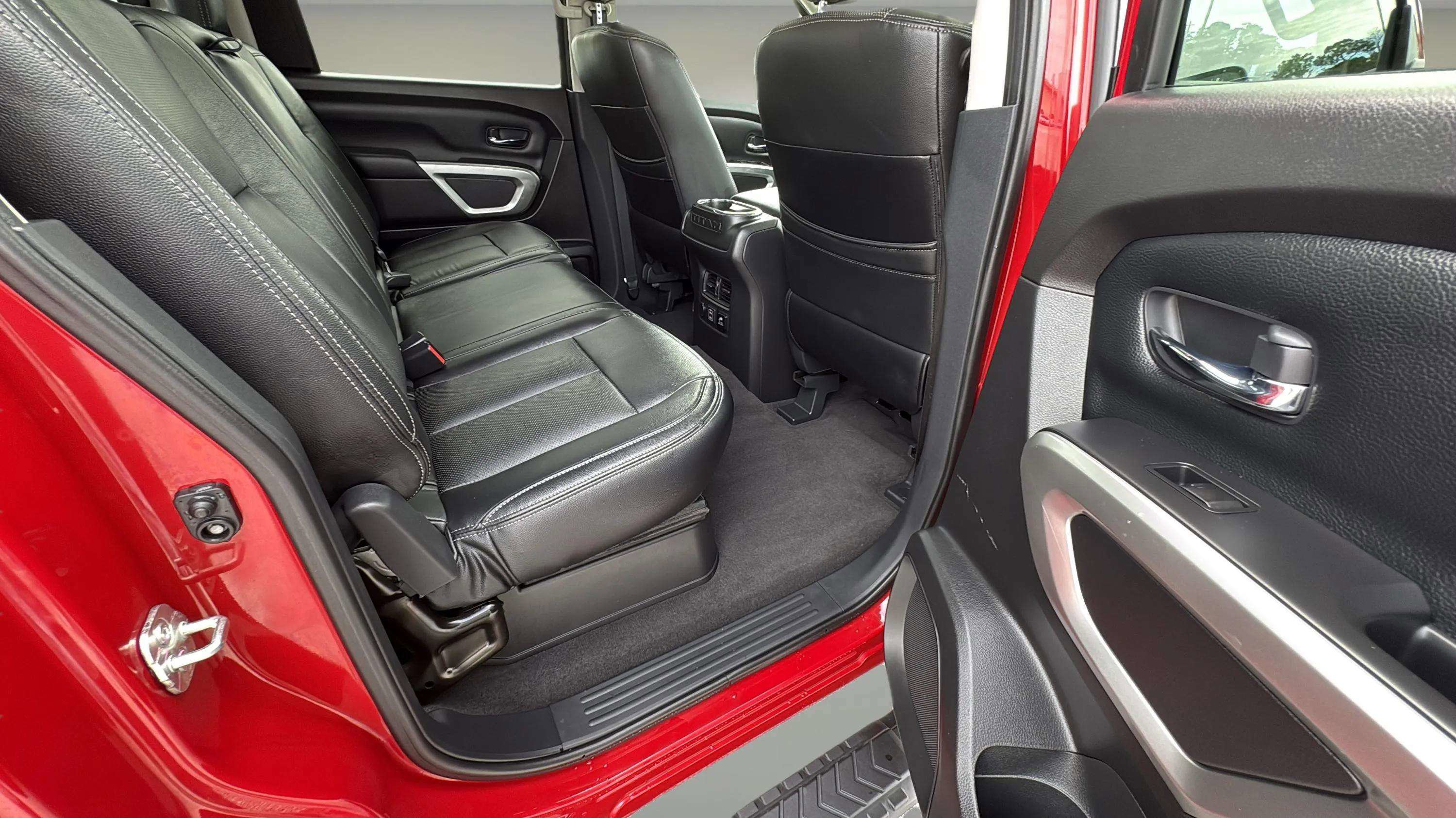 Used 2021 Nissan Titan SV w/ SV Convenience Package image 27