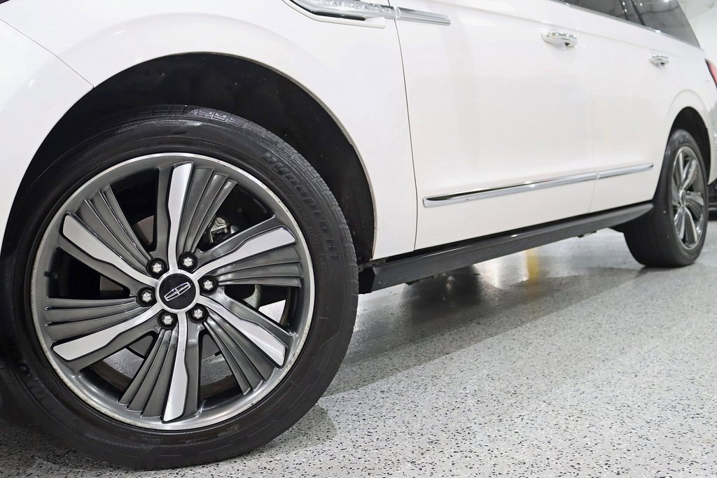 Used 2019 Lincoln Navigator Reserve image 4