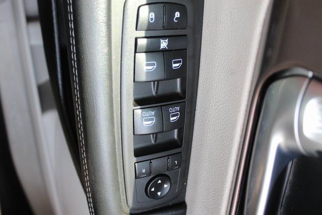 Used 2021 Chrysler Voyager LX image 17