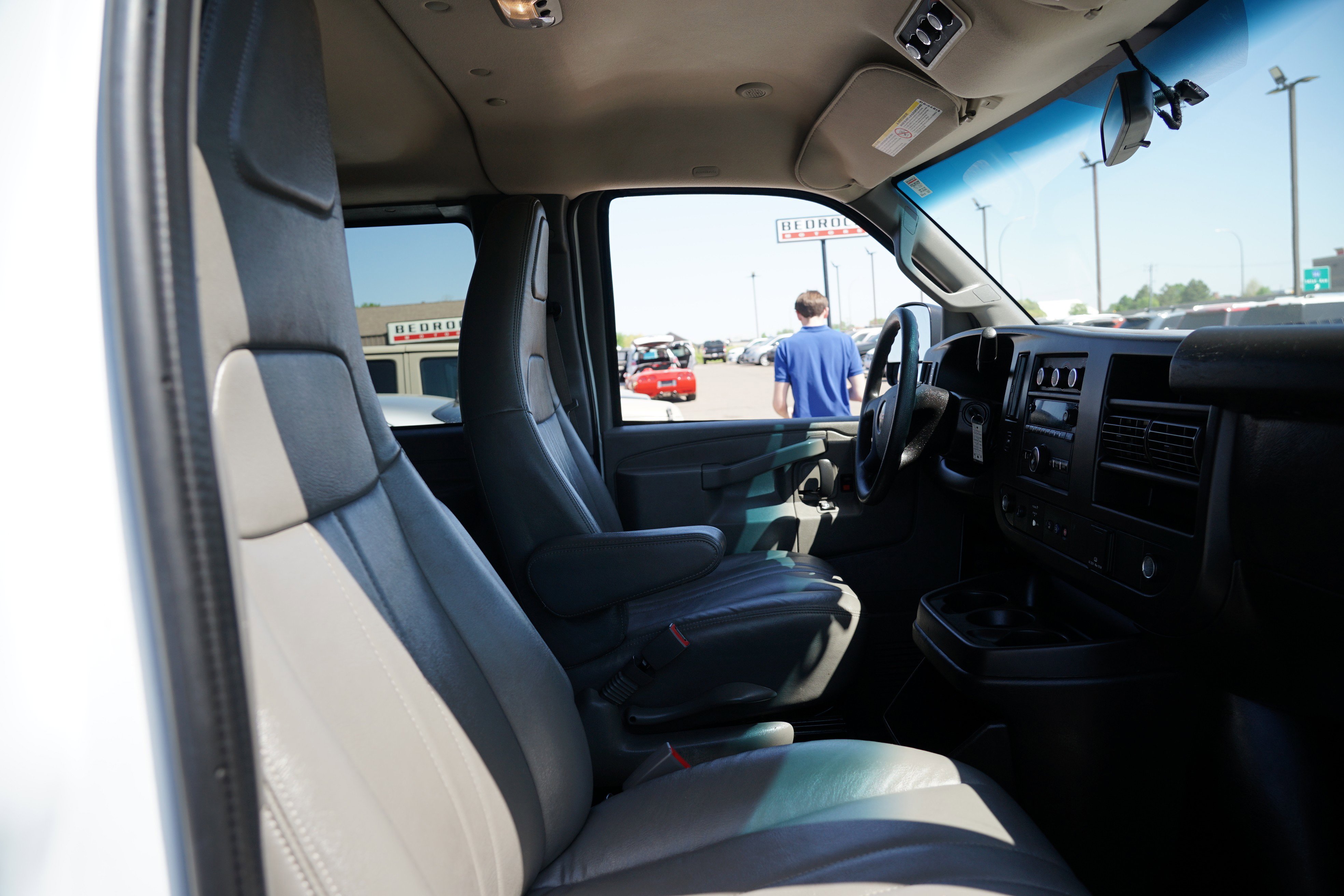 Used 2020 GMC Savana 3500 LS image 19