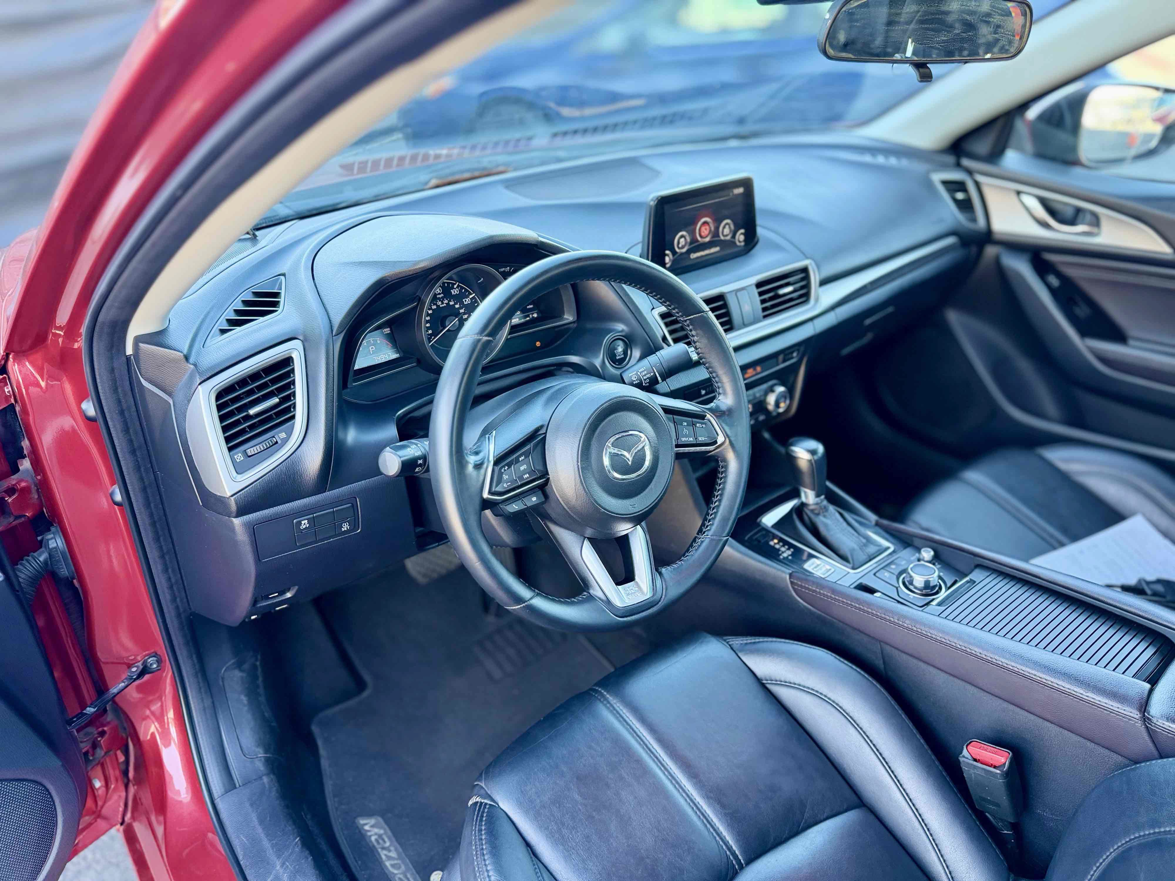 Used 2018 MAZDA MAZDA3 Touring FWD image 16