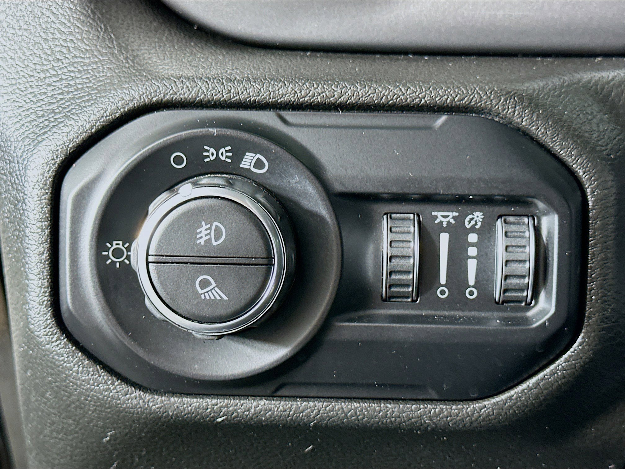 Used 2022 Jeep Gladiator Sport image 16