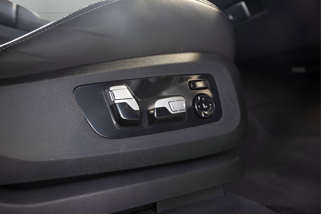 Used 2021 BMW X6 M w/ Competition Package image 88