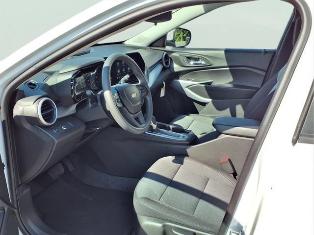 New 2026 Chevrolet Trax LS w/ LS Convenience Package FWD image 18