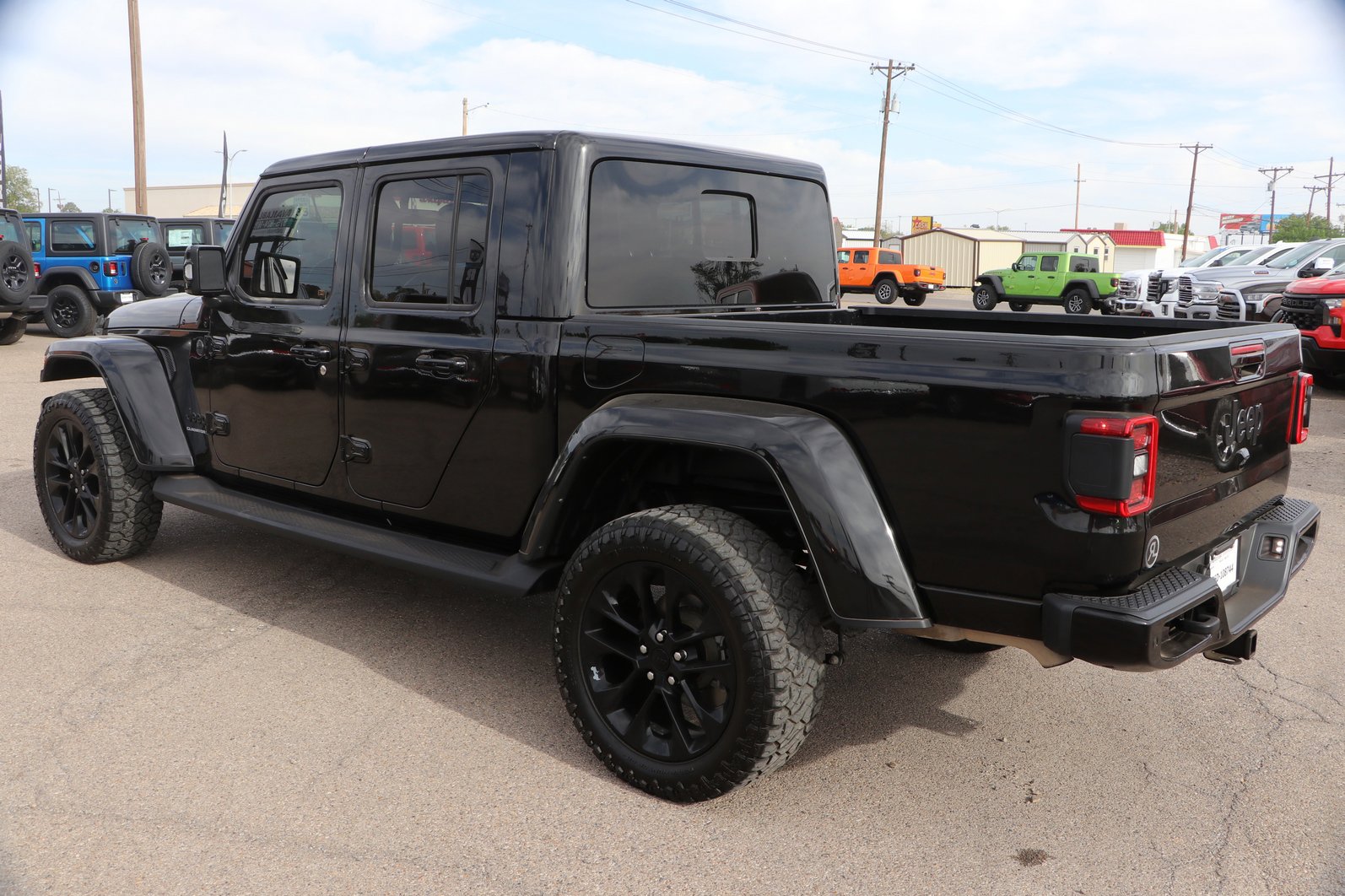 Used 2023 Jeep Gladiator Overland AWD/4WD image 5