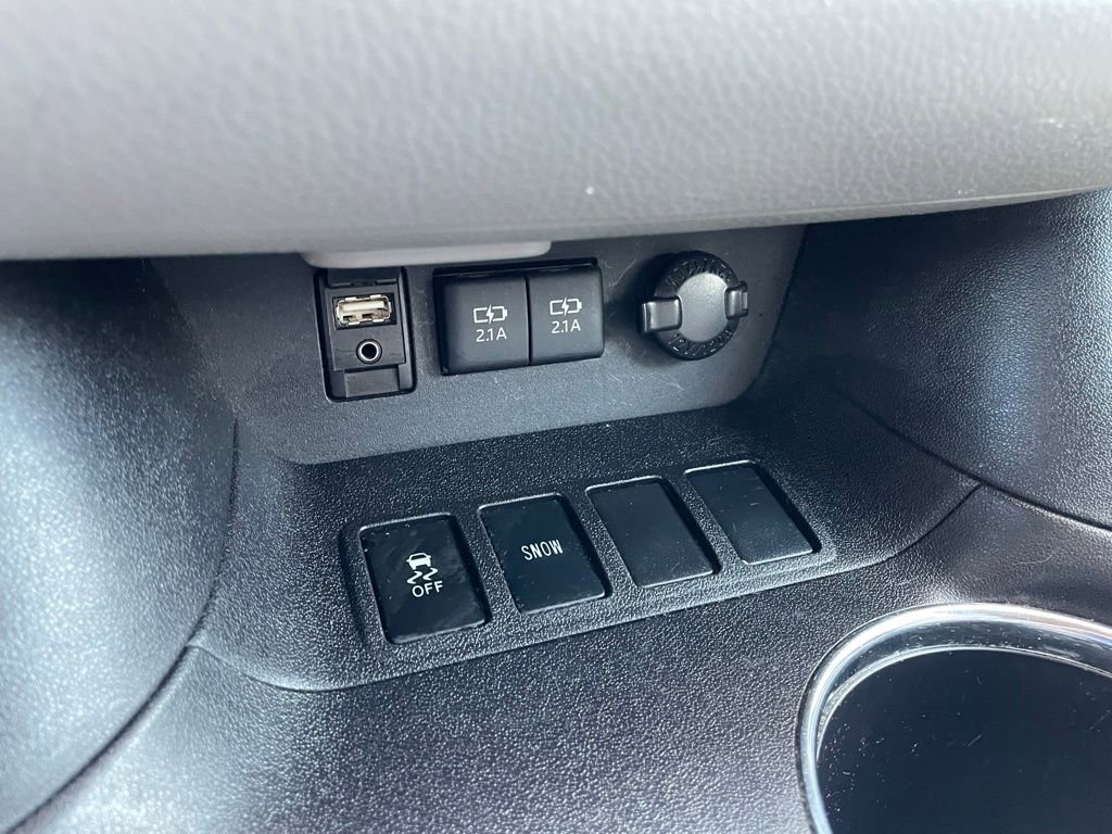 Used 2017 Toyota Highlander XLE FWD image 37