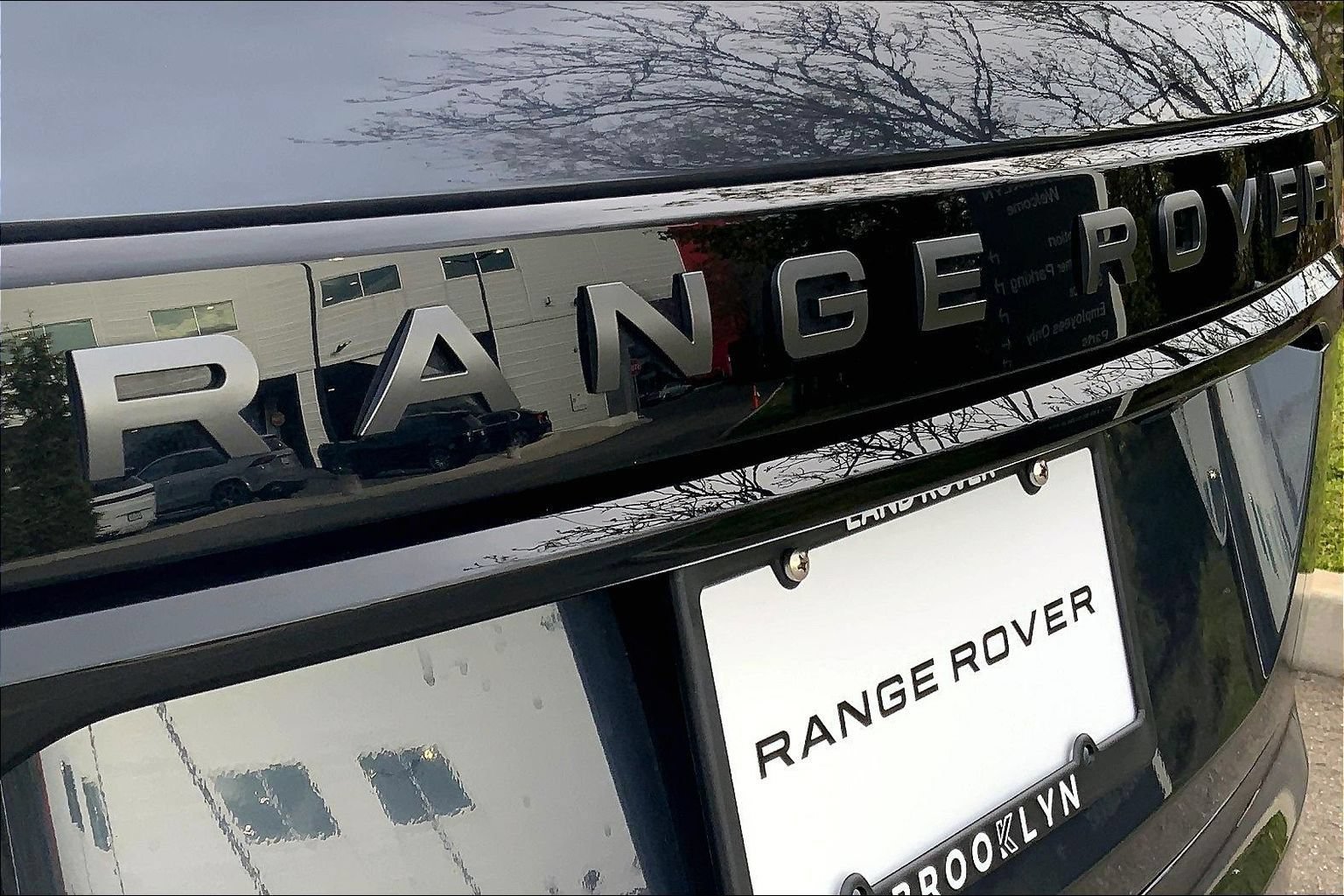 Certified 2026 Land Rover Range Rover Velar Dynamic SE AWD/4WD image 9