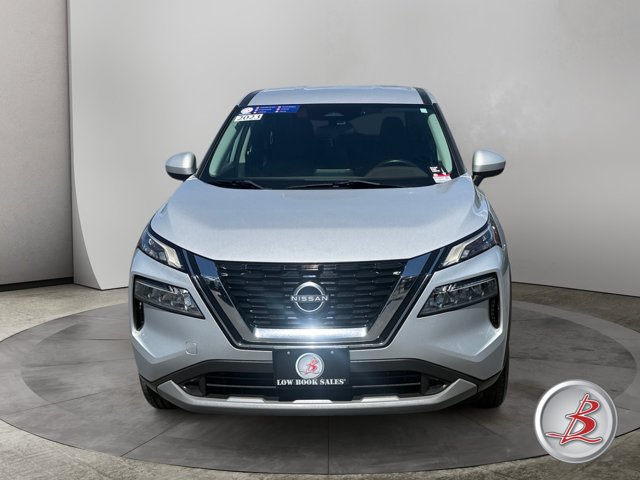 Used 2023 Nissan Rogue SV AWD/4WD image 2