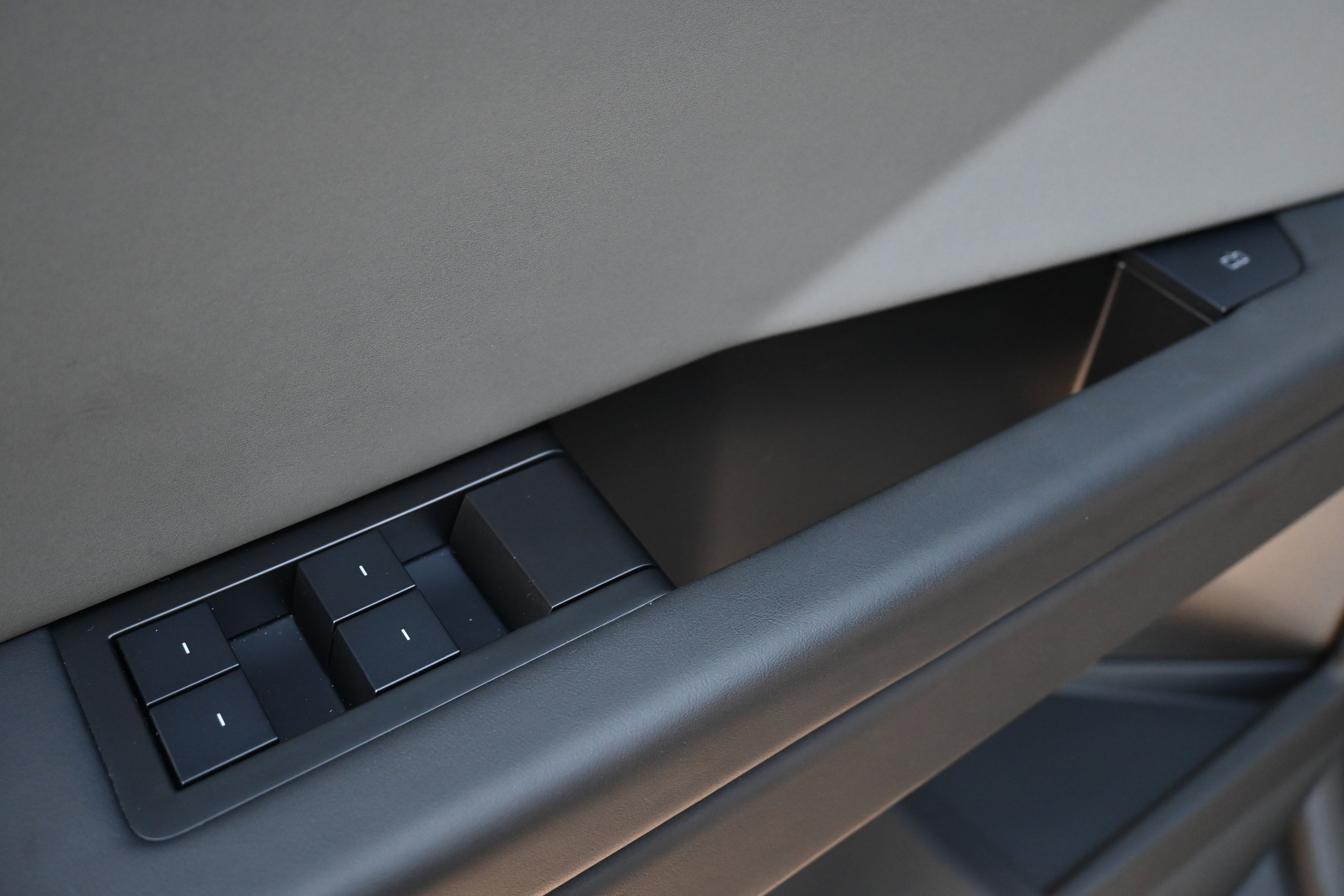 Used 2024 Tesla Cybertruck AWD Crew Cab image 16