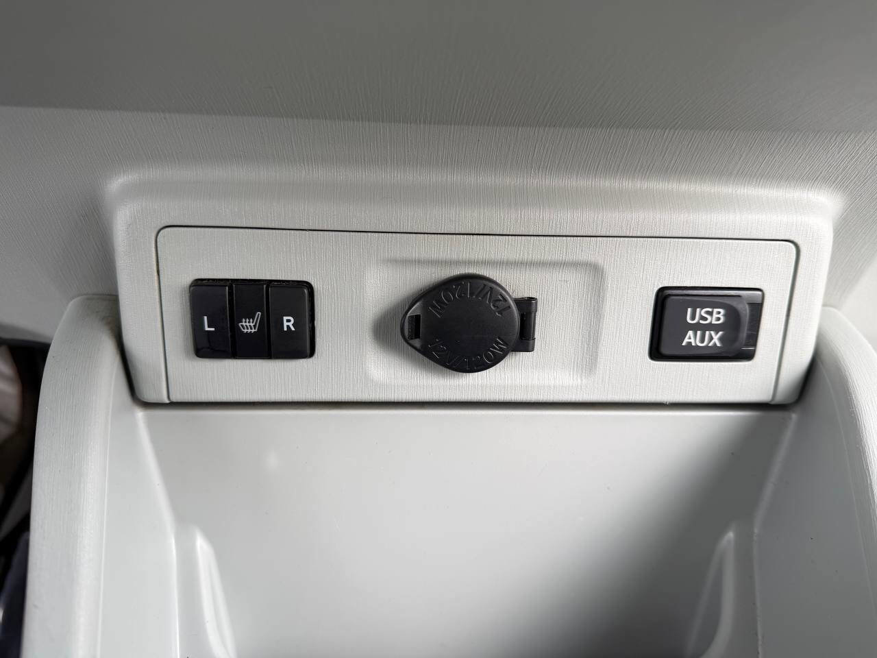 Used 2013 Toyota Prius V Five image 27