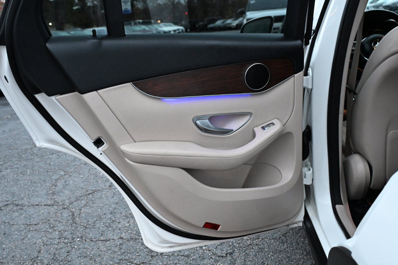 Used 2022 Mercedes-Benz GLC 300 4MATIC image 39