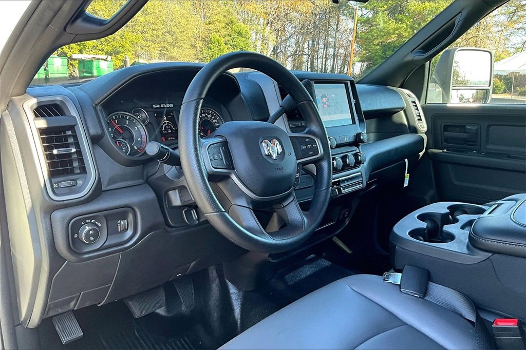 Used 2024 RAM 5500 Tradesman w/ Chrome Appearance Group image 14