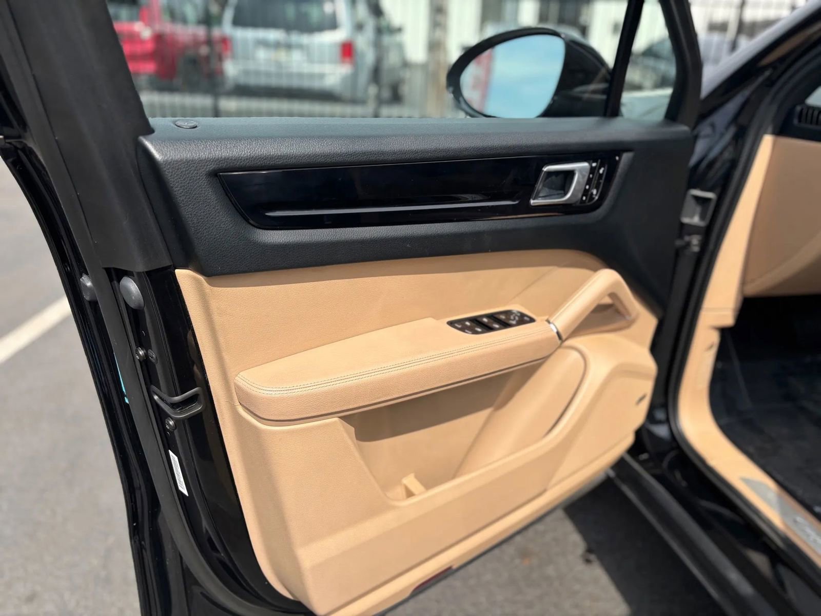 Used 2019 Porsche Cayenne image 22