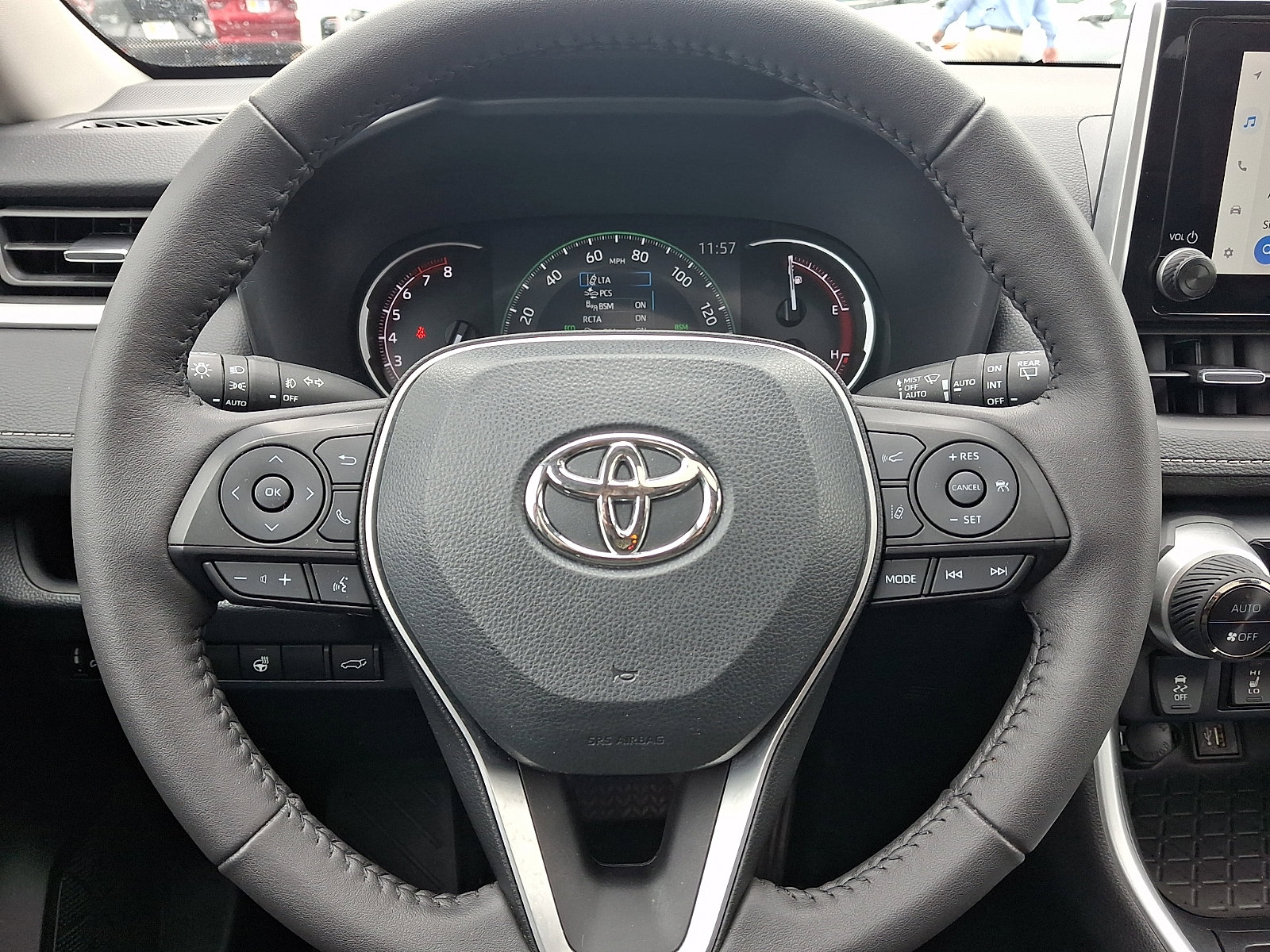 Used 2023 Toyota RAV4 XLE Premium image 18