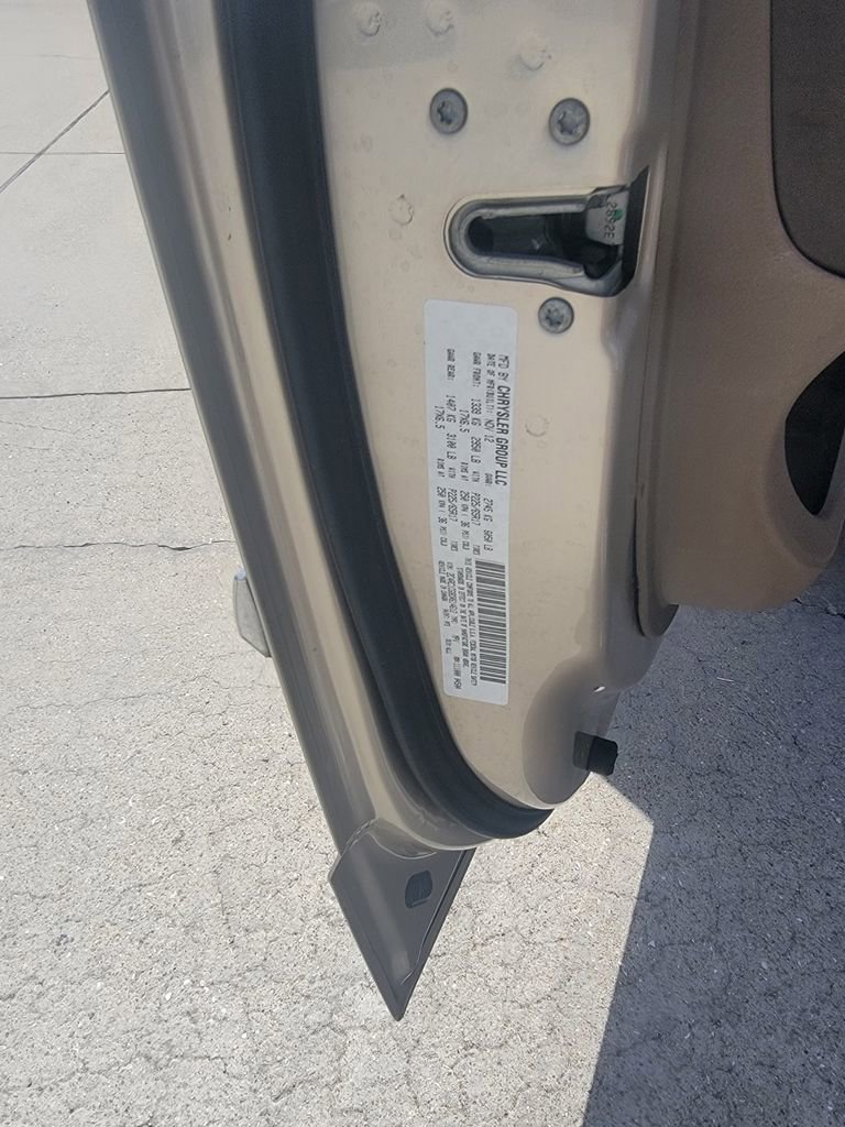 Used 2013 Chrysler Town & Country Touring-L w/ Entertainment Group #2 FWD image 23