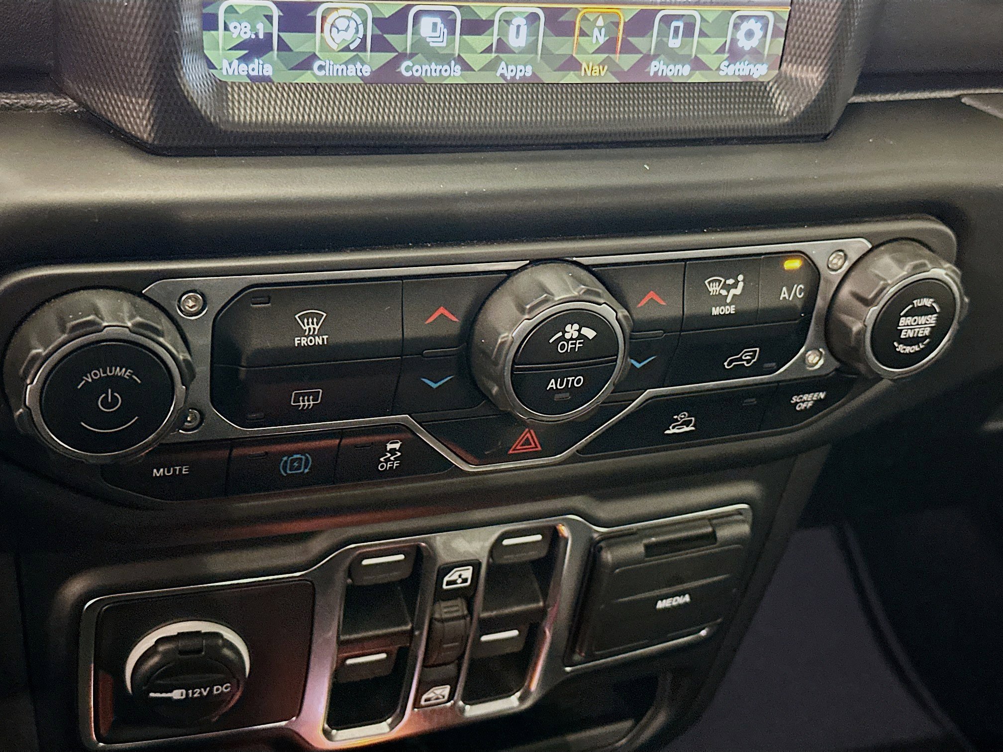 Used 2023 Jeep Wrangler Sahara image 24