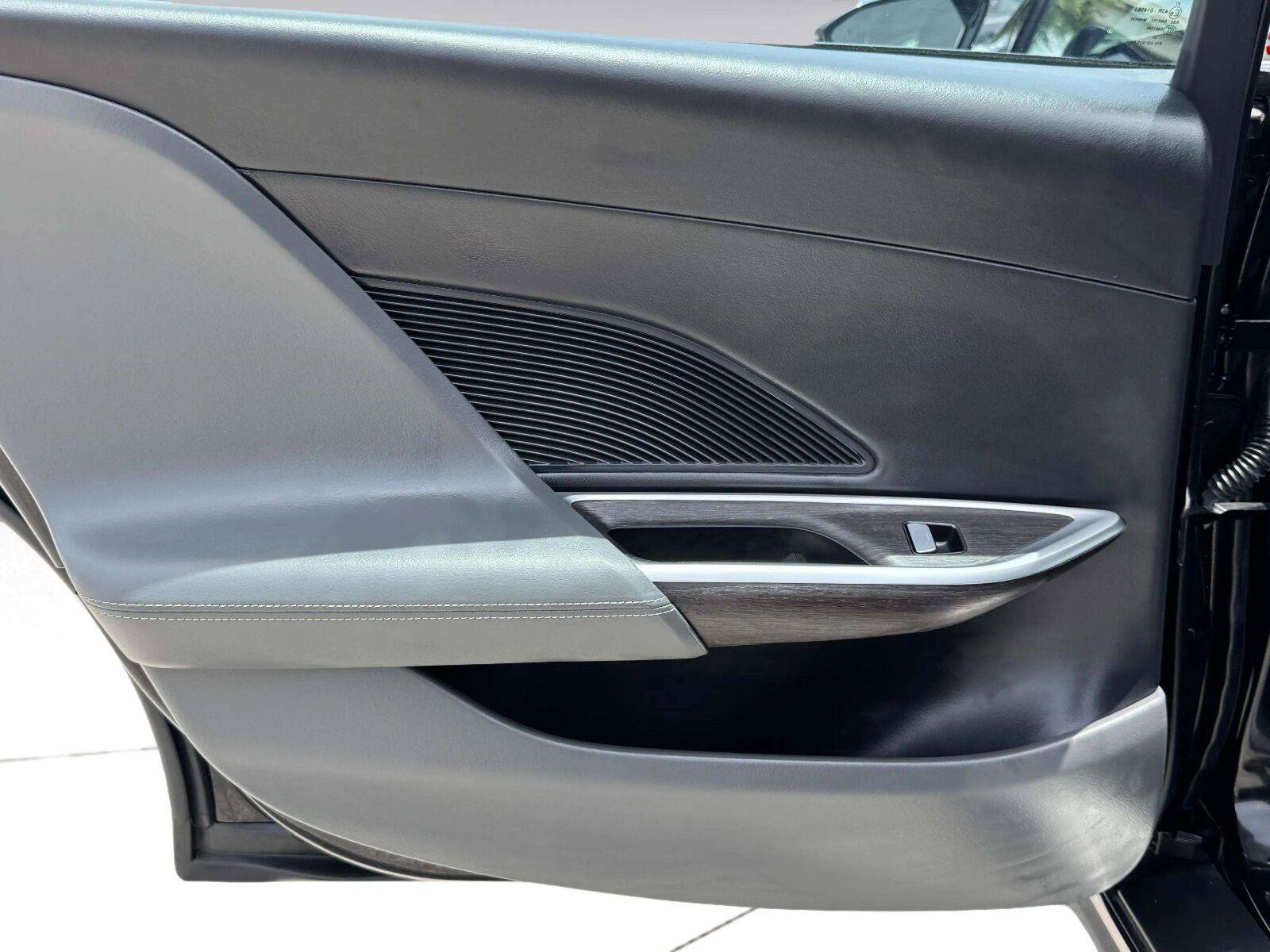 Used 2025 Lucid Air Pure RWD image 42