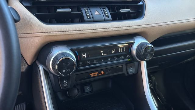 Used 2021 Toyota RAV4 XLE Premium image 31