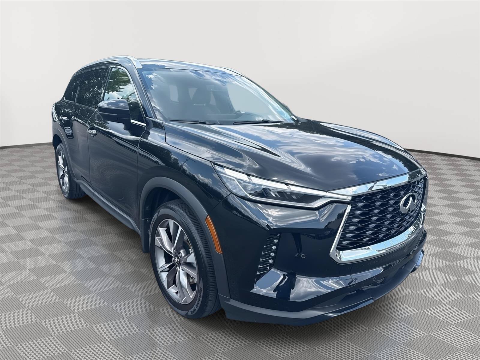 Used 2025 INFINITI QX60 Luxe w/ Cargo Package FWD image 4