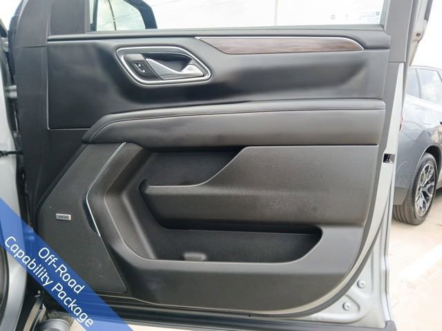 Used 2023 Chevrolet Suburban Z71 w/ Luxury Package image 17