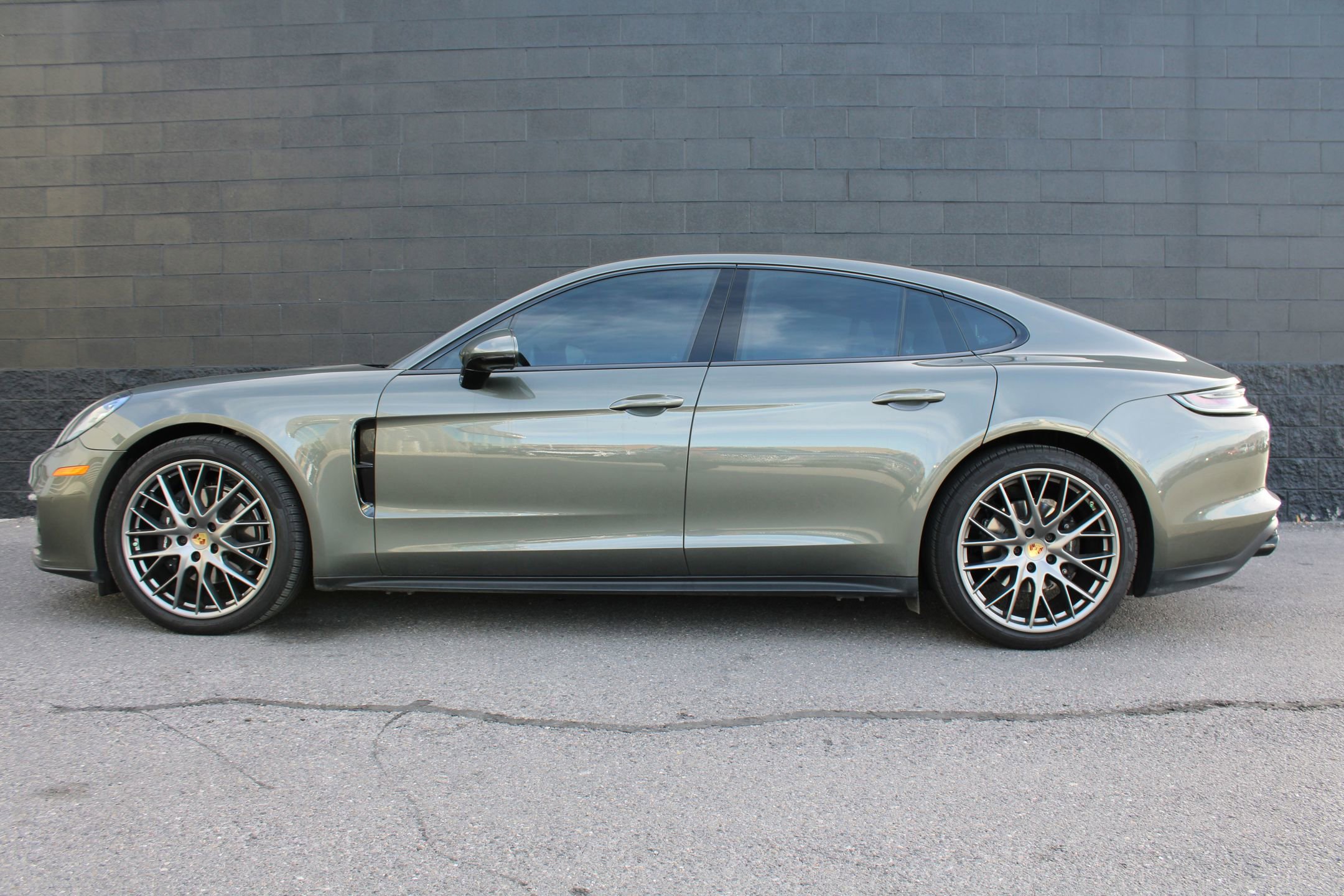 Certified 2023 Porsche Panamera Platinum Edition image 2