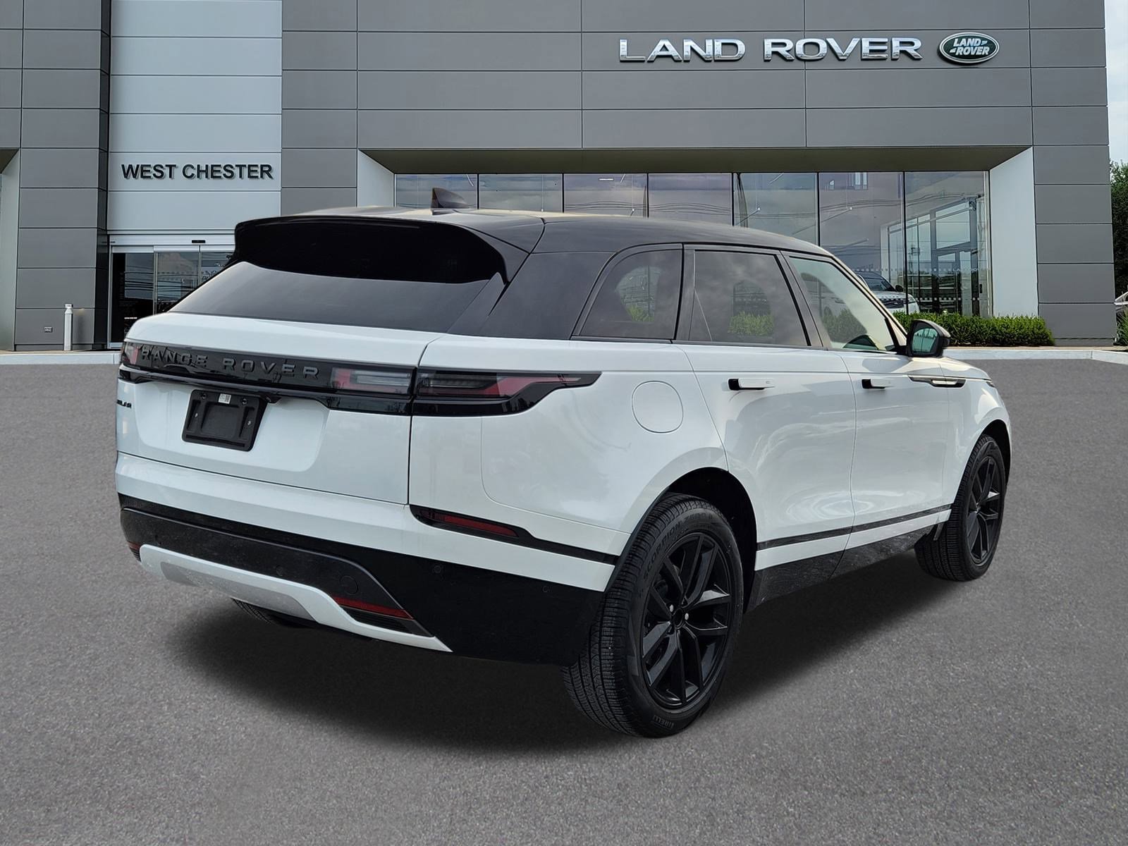 Certified 2026 Land Rover Range Rover Velar Dynamic SE image 4