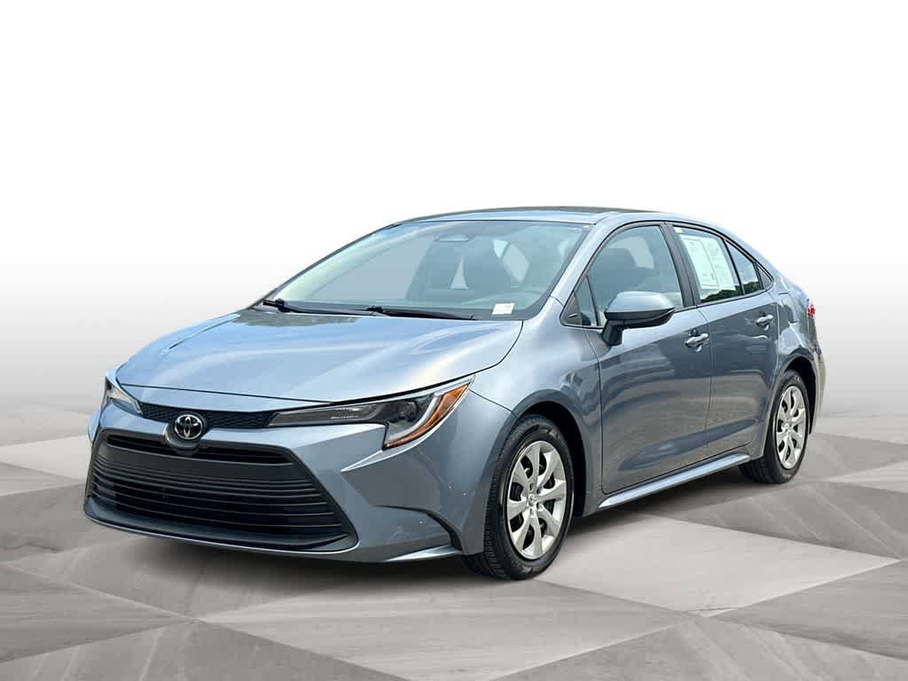 Used 2025 Toyota Corolla LE FWD image 4