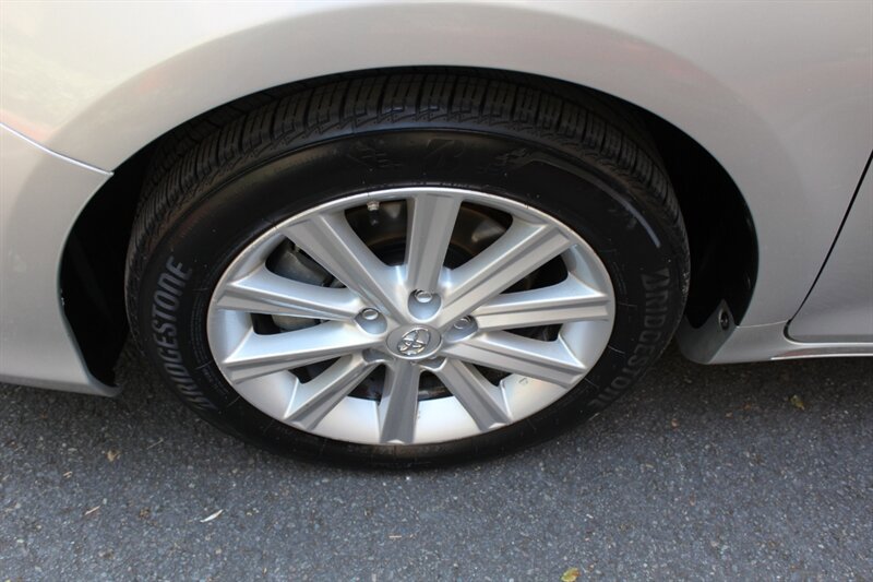 Used 2014 Toyota Camry XLE FWD image 19
