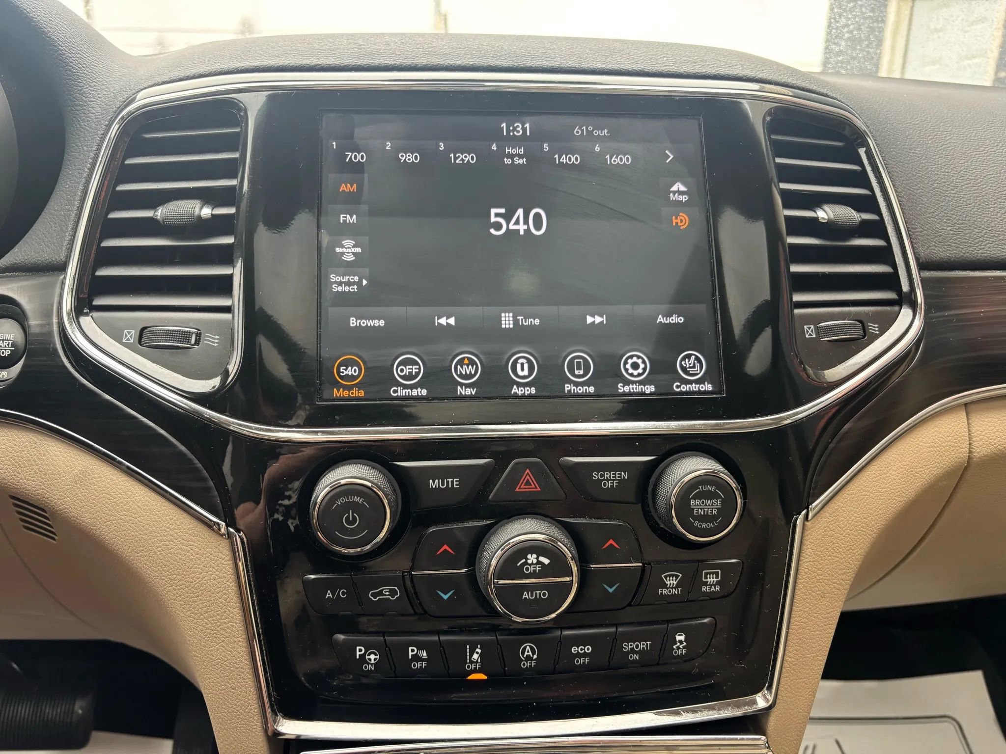 Used 2021 Jeep Grand Cherokee Limited w/ Luxury Group II AWD/4WD image 22