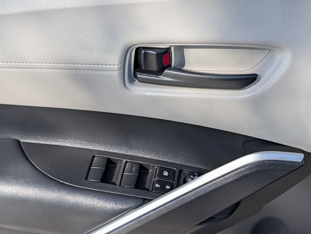 Used 2025 Toyota Corolla Cross L image 23